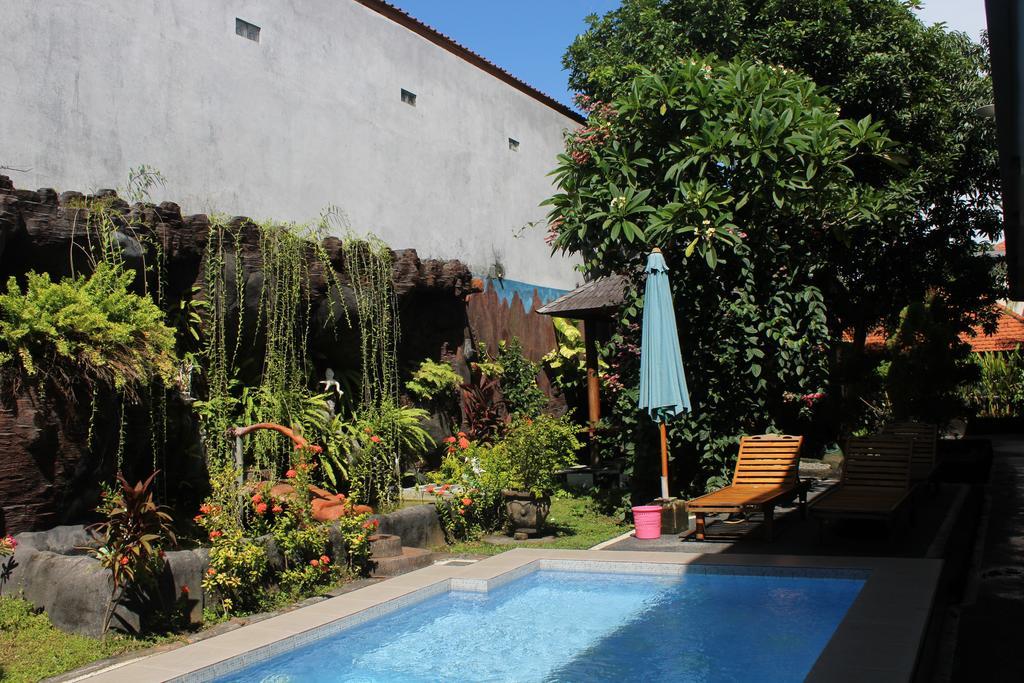 Jenny Bunker Homestay Kuta  Exterior photo